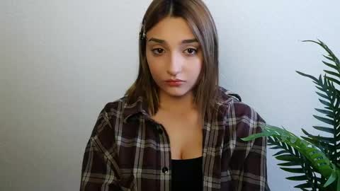 Snapshot of veryveryshygirl chatting on 05/04/26, 07:15 Ana online show from 05/04/26, 07:15