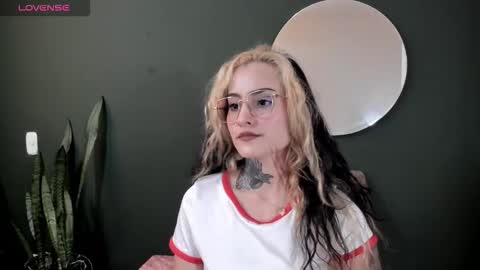 Snapshot of vesiagomez chatting on 03/15/26, 08:37 natalia gomez online show from 03/15/26, 08:37