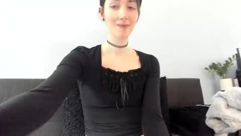 Snapshot of vesper_luxe chatting on 11/25/25, 04:34 Vesper online show from 11/25/25, 04:34