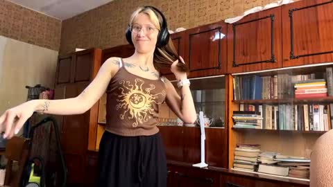 Snapshot of vestavansice chatting on 05/09/26, 07:13 Alice online show from 05/09/26, 07:13