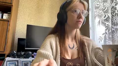 Snapshot of vestavansice chatting on 05/11/26, 07:03 Alice online show from 05/11/26, 07:03