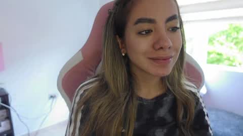 Snapshot of vexira_23 chatting on 04/04/26, 02:14 Sofa online show from 04/04/26, 02:14
