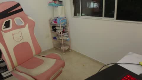 Snapshot of vexira_23 chatting on 04/09/26, 01:05 Sofa online show from 04/09/26, 01:05