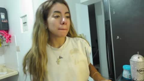 Snapshot of vexira_23 chatting on 04/18/26, 02:04 Sofa online show from 04/18/26, 02:04