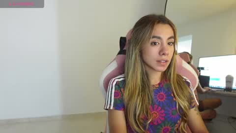 Snapshot of vexira_23 chatting on 04/26/26, 03:59 Sofa online show from 04/26/26, 03:59