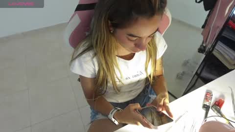 Snapshot of vexira_23 chatting on 04/26/26, 04:04 Sofa online show from 04/26/26, 04:04