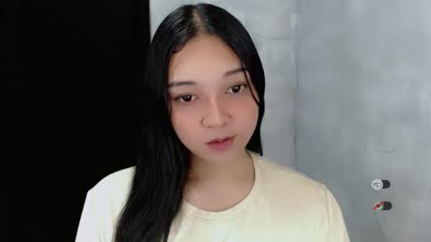 Snapshot of vhanie_fox chatting on 11/02/25, 05:37 vhanie_fox online show from 11/02/25, 05:37