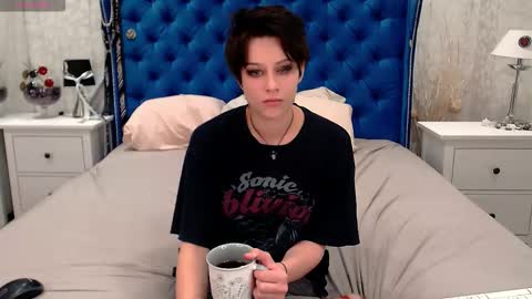 Snapshot of via_mayer chatting on 12/23/25, 04:21 Via online show from 12/23/25, 04:21