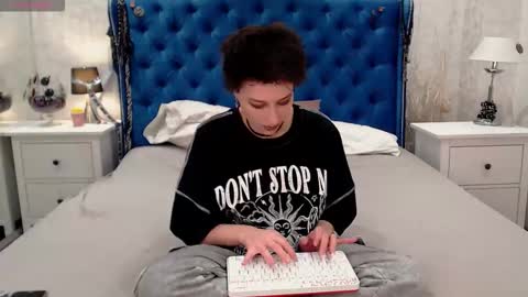 Snapshot of via_mayer chatting on 03/02/26, 08:59 Via online show from 03/02/26, 08:59