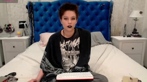 Snapshot of via_mayer chatting on 04/08/26, 03:23 Via online show from 04/08/26, 03:23