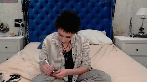 Snapshot of via_mayer chatting on 05/04/26, 09:27 Via online show from 05/04/26, 09:27