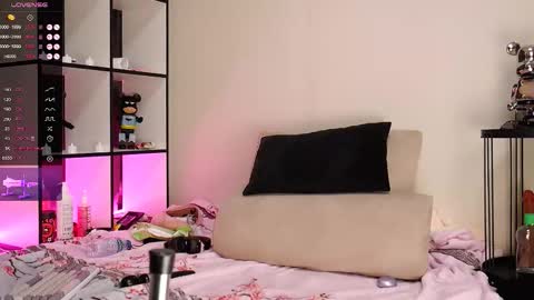 Snapshot of via_moon chatting on 01/18/26, 03:54 VIA online show from 01/18/26, 03:54