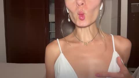 Snapshot of viajemos chatting on 02/18/26, 11:33 papichulo y mamichula online show from 02/18/26, 11:33