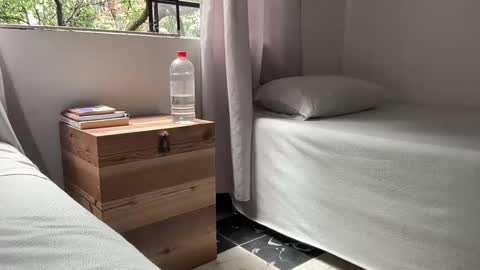 Snapshot of viajemos chatting on 03/23/26, 06:45 papichulo y mamichula online show from 03/23/26, 06:45