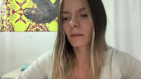 Snapshot of viajemos chatting on 05/07/26, 01:44 papichulo y mamichula online show from 05/07/26, 01:44