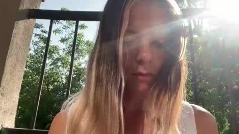 Snapshot of viajemos chatting on 05/25/26, 03:29 papichulo y mamichula online show from 05/25/26, 03:29
