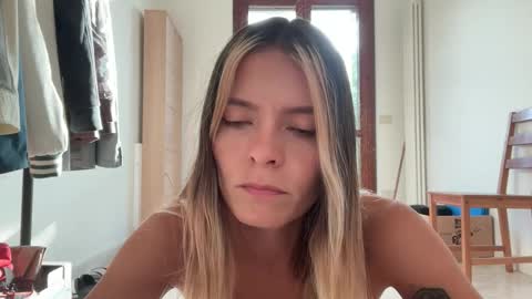 Snapshot of viajemos chatting on 05/31/26, 05:09 papichulo y mamichula online show from 05/31/26, 05:09