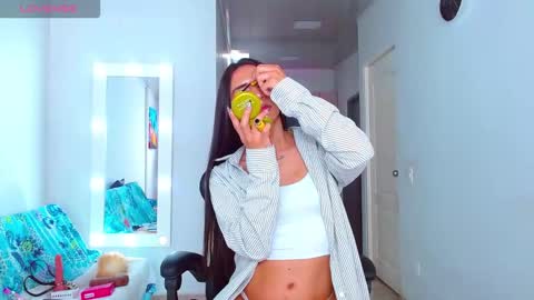 Ariana  online show from 11/23/25, 04:40