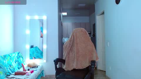 Ariana  online show from 11/26/25, 06:31