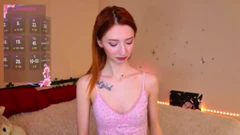 Snapshot of viaress chatting on 12/18/25, 02:12 VIARESS online show from 12/18/25, 02:12