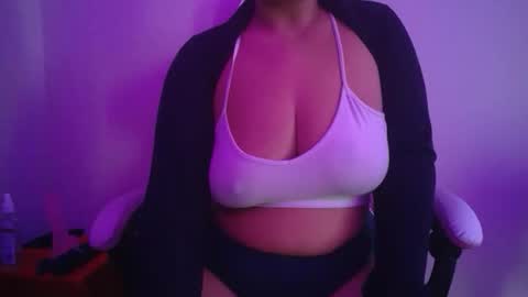 Snapshot of vibe_xxxo chatting on 03/29/26, 05:24 vibe_xxxo online show from 03/29/26, 05:24