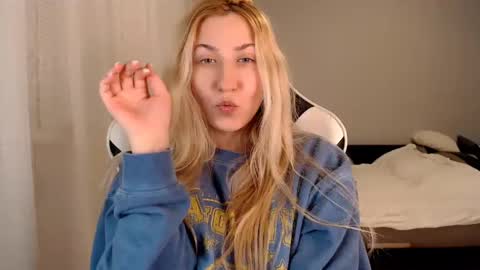 Amelia online show from 02/24/25, 06:47