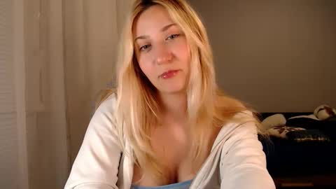 Amelia online show from 09/21/25, 07:59