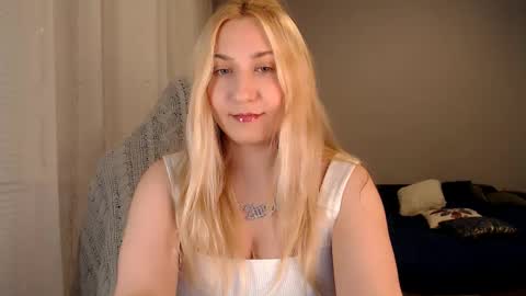 Amelia online show from 10/11/25, 07:01