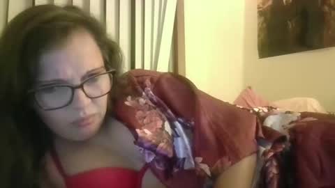 Snapshot of vichyde95 chatting on 10/15/25, 02:33 vichyde95 online show from 10/15/25, 02:33