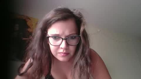 Snapshot of vichyde95 chatting on 10/28/25, 05:37 vichyde95 online show from 10/28/25, 05:37