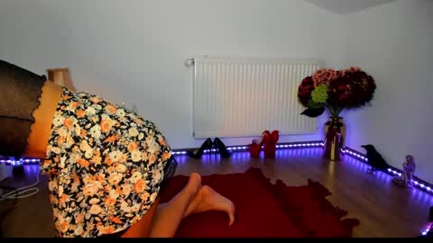 ViciousQueenu can call me Laura online show from 11/04/25, 04:50