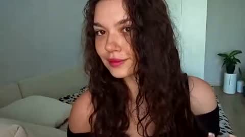 Snapshot of vicki_queen chatting on 07/16/26, 05:13 Lina online show from 07/16/26, 05:13