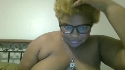 Snapshot of vickiryder56 chatting on 11/13/25, 03:55 vickiryder56 online show from 11/13/25, 03:55