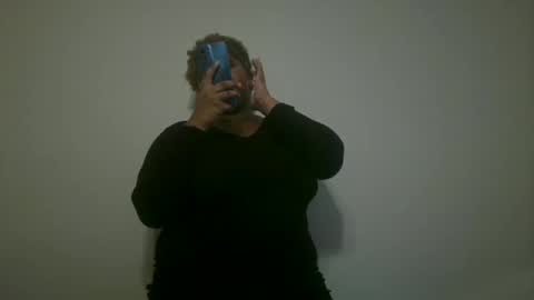 Snapshot of vickiryder56 chatting on 11/19/25, 04:18 vickiryder56 online show from 11/19/25, 04:18