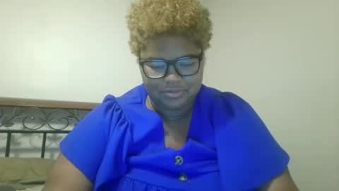 Snapshot of vickiryder56 chatting on 11/23/25, 01:38 vickiryder56 online show from 11/23/25, 01:38