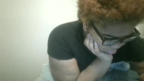 Snapshot of vickiryder56 chatting on 12/15/25, 03:33 vickiryder56 online show from 12/15/25, 03:33