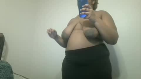 Snapshot of vickiryder56 chatting on 12/16/25, 04:17 vickiryder56 online show from 12/16/25, 04:17