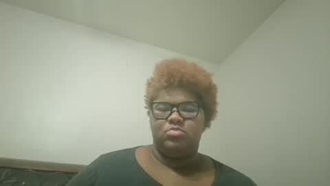 Snapshot of vickiryder56 chatting on 12/19/25, 05:03 vickiryder56 online show from 12/19/25, 05:03