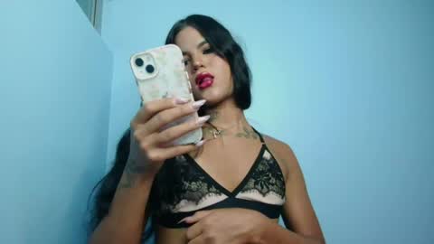 Snapshot of vicky_diamond09 chatting on 05/08/26, 01:11 Victoria online show from 05/08/26, 01:11