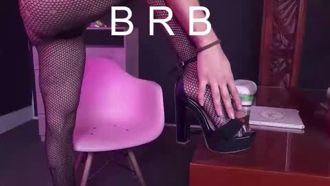 Snapshot of vicky_hot_x chatting on 01/06/26, 04:00 online show from 01/06/26, 04:00