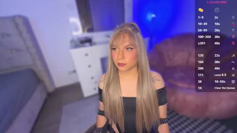 Snapshot of vicky_hot_x chatting on 06/25/26, 02:33 online show from 06/25/26, 02:33