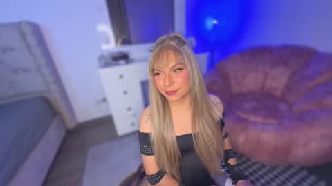 Snapshot of vicky_hot_x chatting on 07/09/26, 12:04 online show from 07/09/26, 12:04