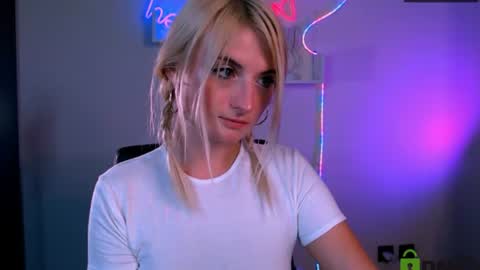 Snapshot of vicky_kim chatting on 08/09/26, 03:23 vicky_kim online show from 08/09/26, 03:23