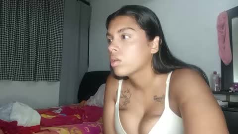 Snapshot of vickyhm22 chatting on 09/09/25, 02:11 vickyhm22 online show from 09/09/25, 02:11