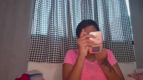 Snapshot of vickyhm22 chatting on 09/27/25, 10:42 vickyhm22 online show from 09/27/25, 10:42