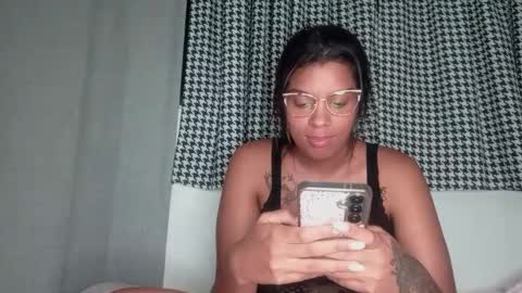 Snapshot of vickyhm22 chatting on 10/02/25, 02:51 vickyhm22 online show from 10/02/25, 02:51