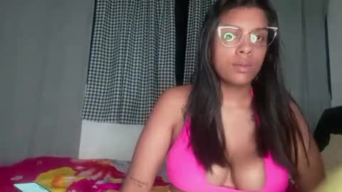 Snapshot of vickyhm22 chatting on 10/06/25, 03:26 vickyhm22 online show from 10/06/25, 03:26