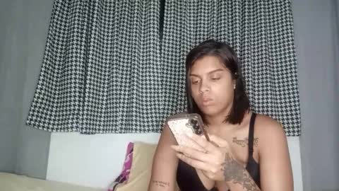 Snapshot of vickyhm22 chatting on 11/27/25, 08:27 vickyhm22 online show from 11/27/25, 08:27