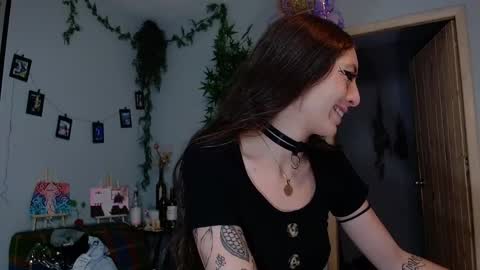 Victoria   online show from 10/23/25, 06:28