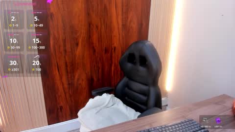 Vicky online show from 11/24/25, 08:52